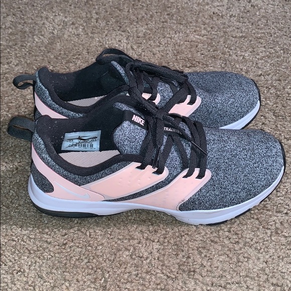 Nike Shoes - Nike shoes sz 6.5  training